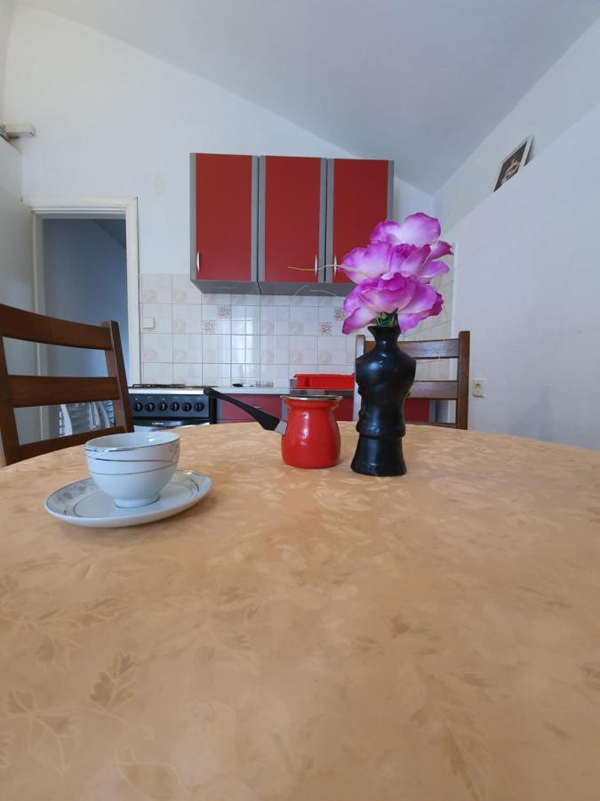 Apartment And Rooms Lucica Komiza Exterior photo