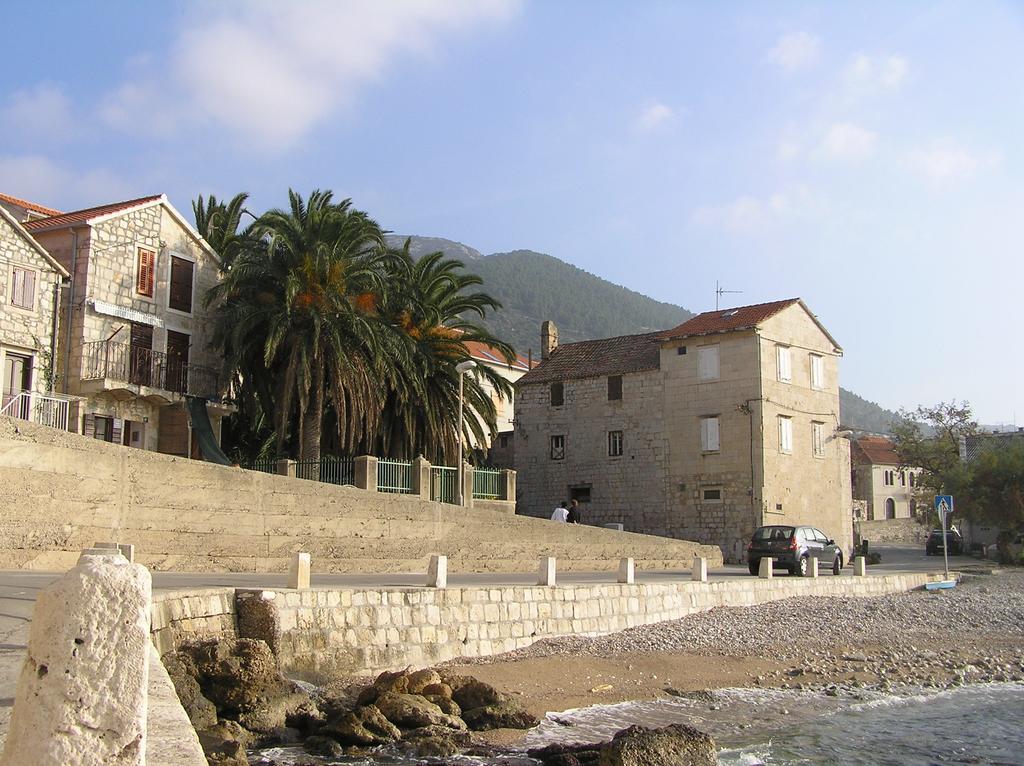 Apartment And Rooms Lucica Komiza Exterior photo