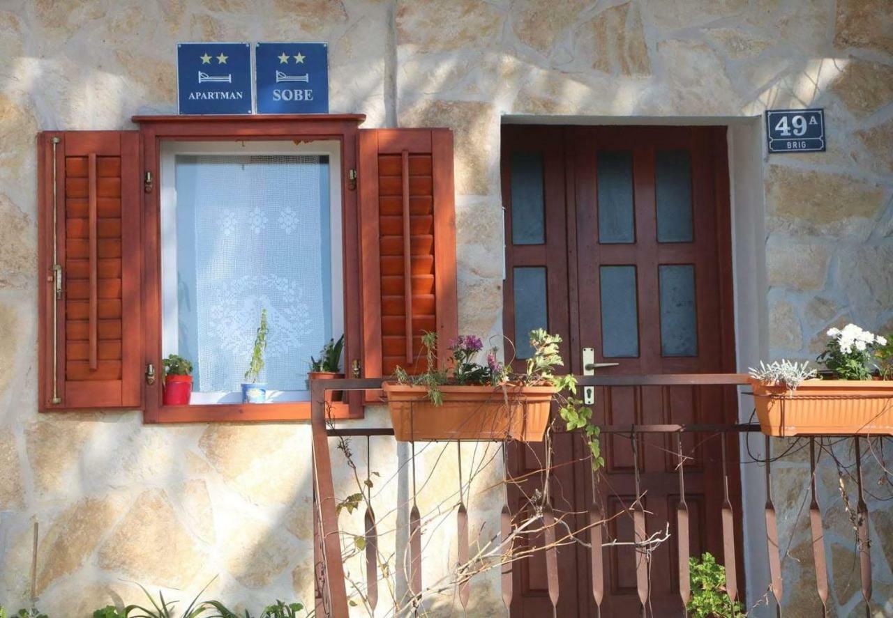 Apartment And Rooms Lucica Komiza Exterior photo