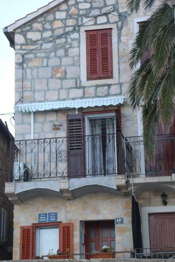 Apartment And Rooms Lucica Komiza Exterior photo